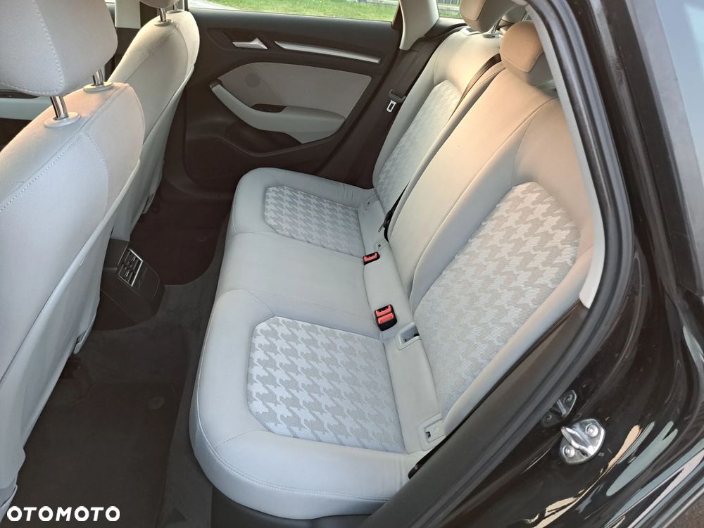 Audi A3 Sportback 1.6 TDI Attraction - 17