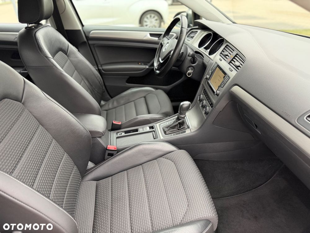 Volkswagen Golf - 23