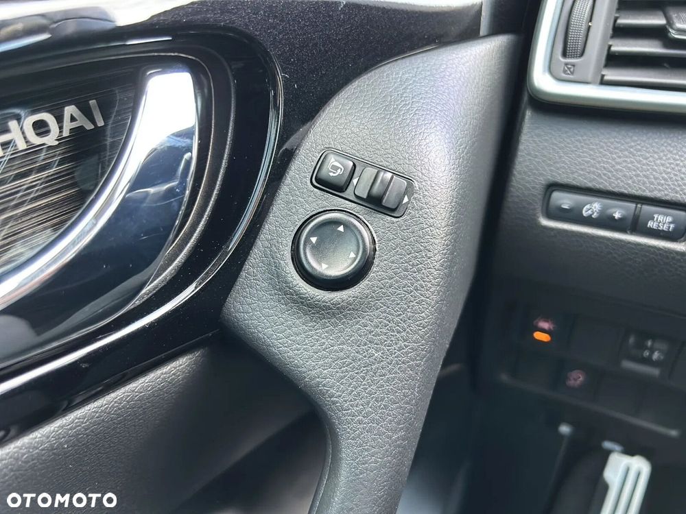 Nissan Qashqai 1.3 DIG-T N-Connecta EU6d - 21