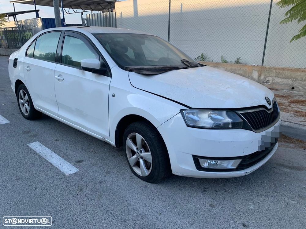 FAROLIM TRASEIRO DIREITO SKODA RAPID NH - 1