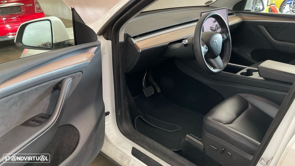 Tesla Model Y Long Range Dual Motor AWD - 4