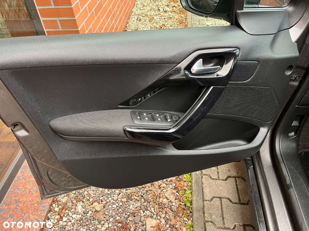 Peugeot 2008 PureTech 82 Signature - 19