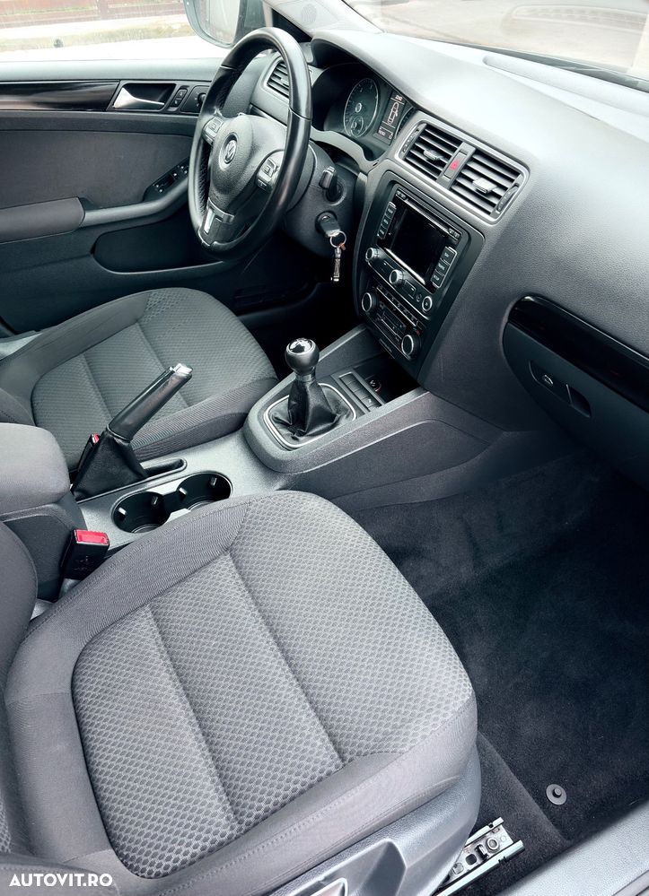 Volkswagen Jetta 1.6 TDI Blue Motion Technology Comfortline - 9