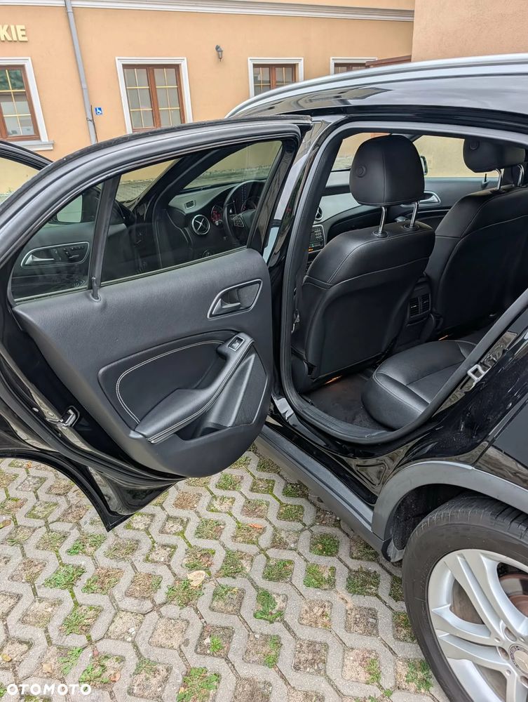 Mercedes-Benz GLA 250 7G-DCT UrbanStyle Edition - 32