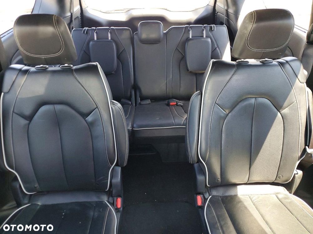 Chrysler Pacifica - 9
