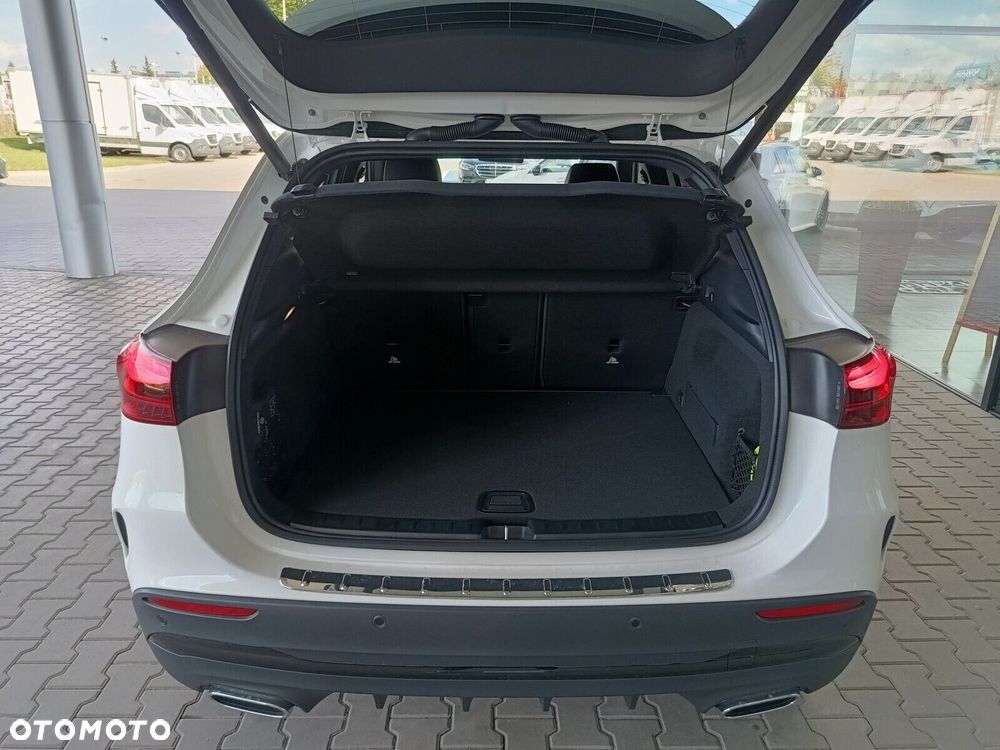 Mercedes-Benz GLA - 13