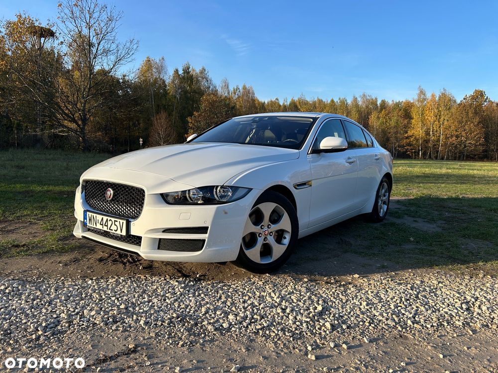 Jaguar XE 25t Pure - 2