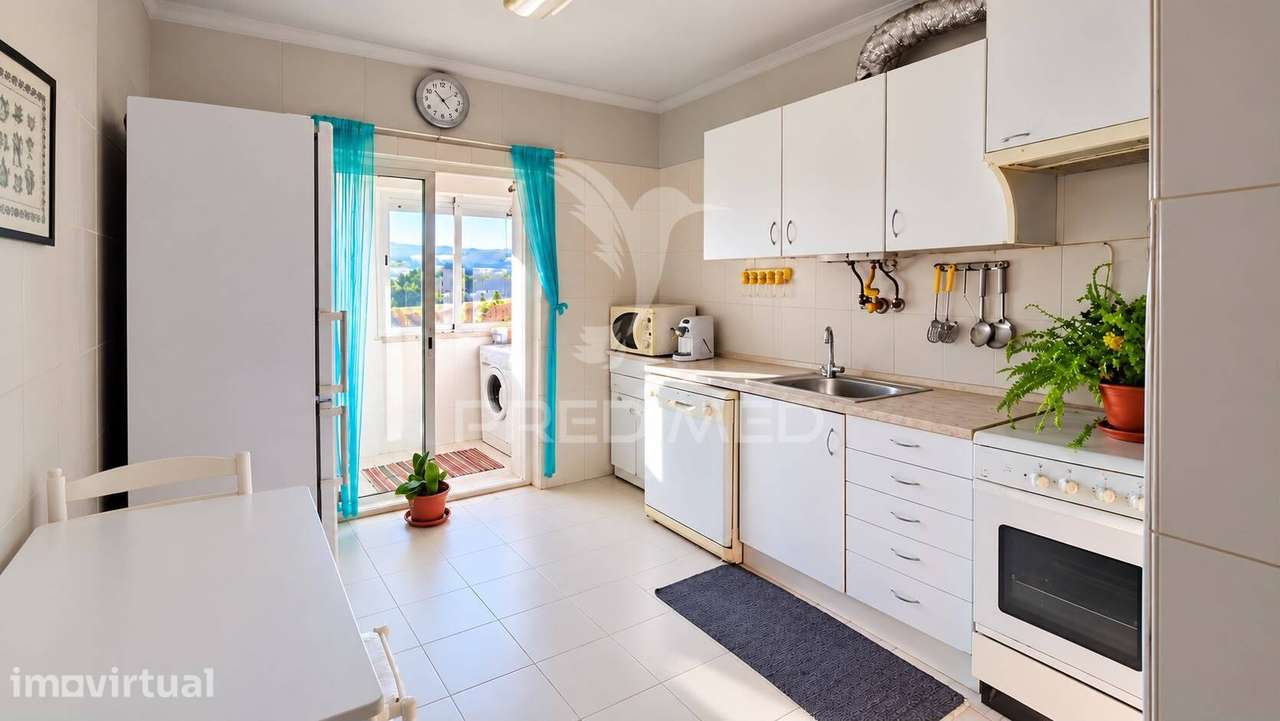 Apartamento T3 em Oeiras - luz natural e vista desafogada