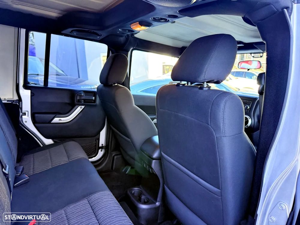 Jeep Wrangler Unlimited 2.8 CRD ATX Sahara Adventure Edition - 32
