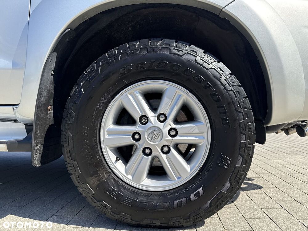 Toyota Hilux 2.5 D-4D SR - 13