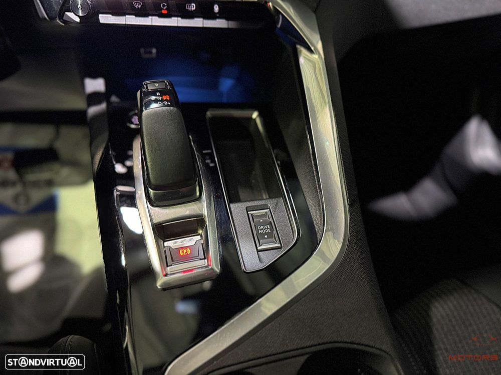 Peugeot 3008 1.6 Hybrid Allure e-EAT8 - 28