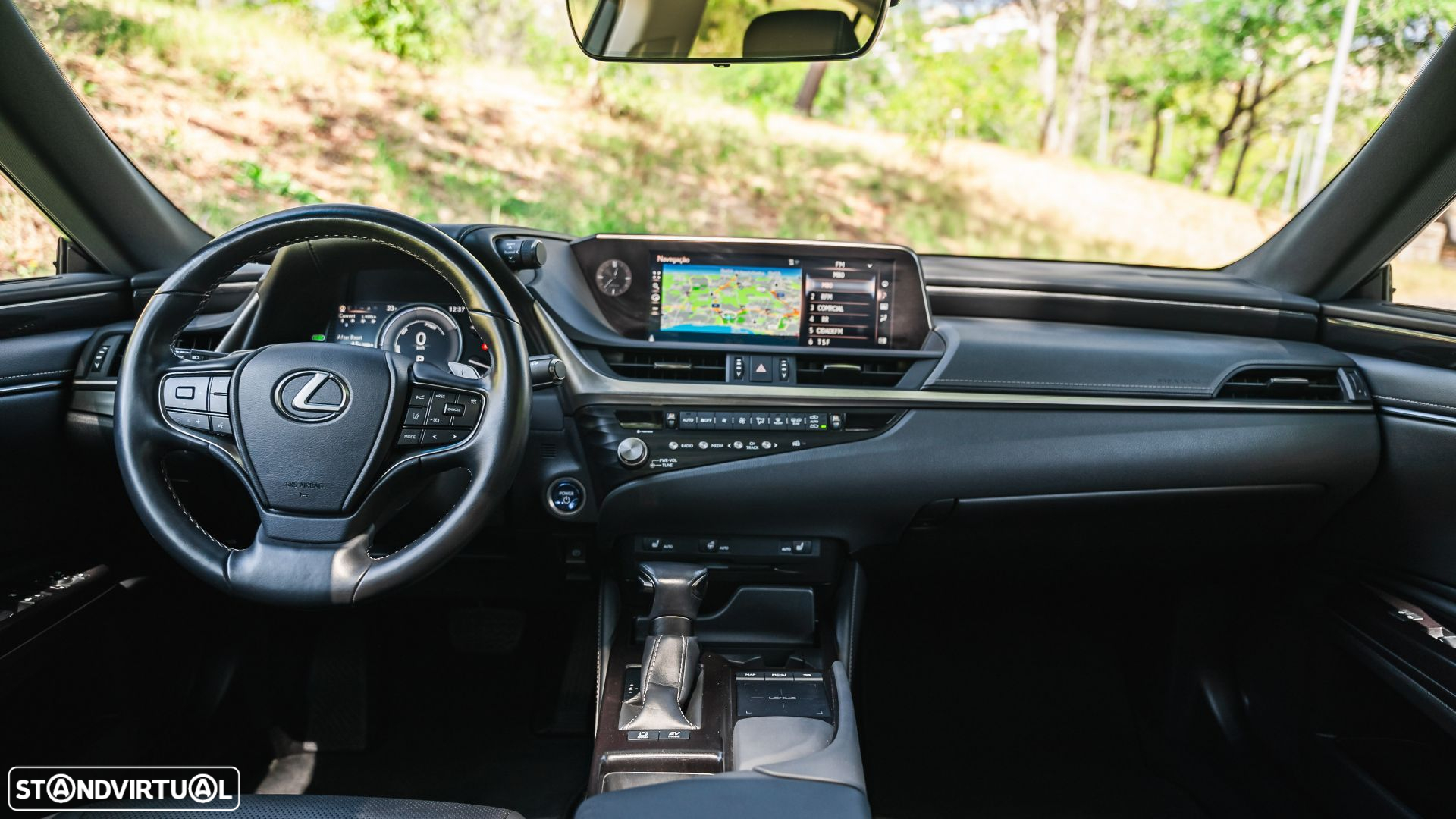 Lexus ES 300h Special Edition - 22