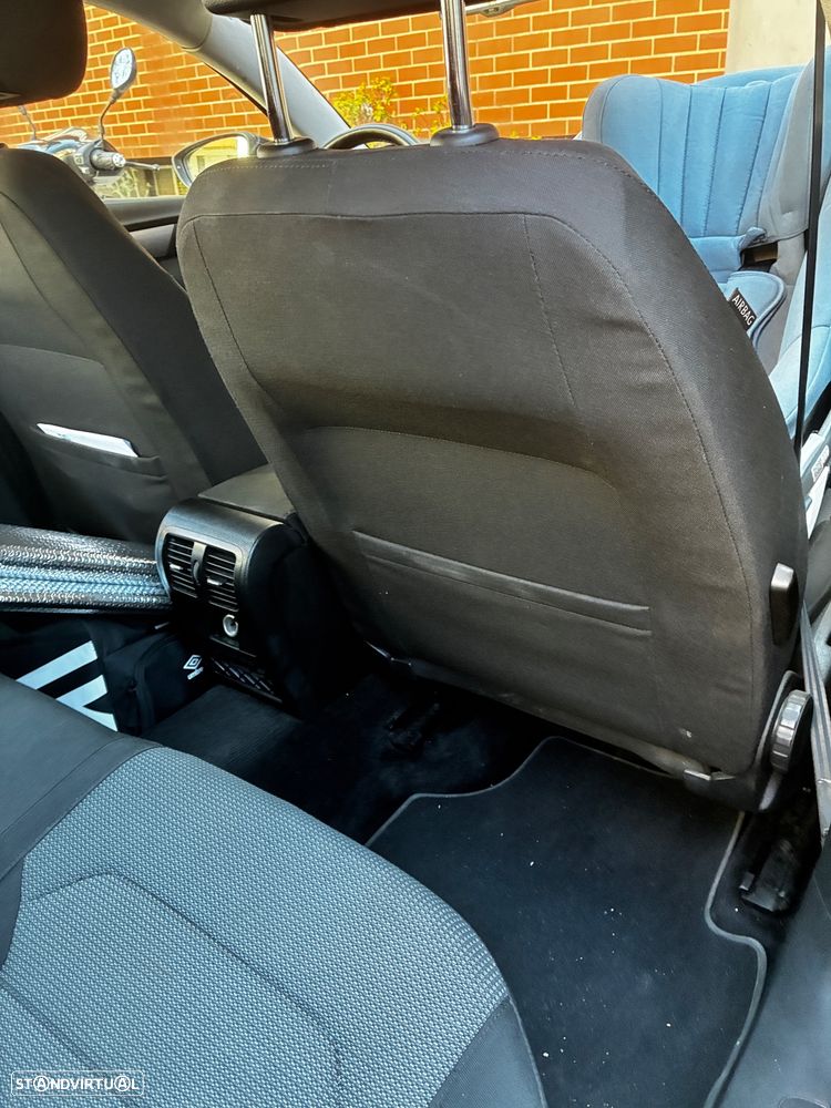 VW Passat Variant 2.0 TDI Trendline - 19