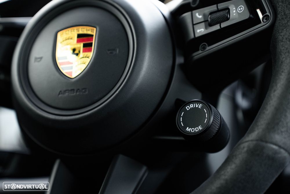 Porsche Taycan 4S - 44