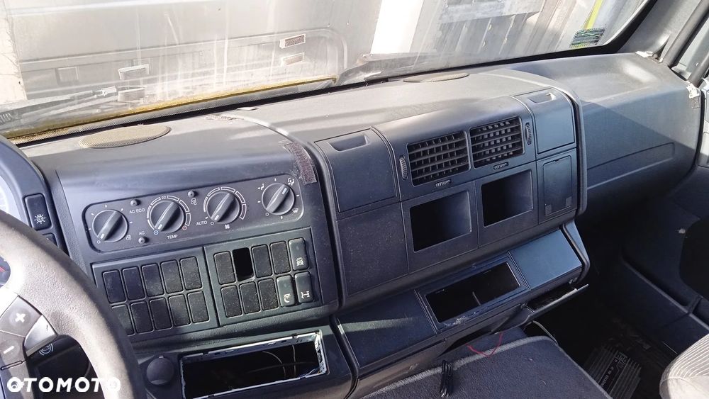 Kierownica multifunkcja licznik zegary panel szyb lusterek retarder deska rozdzielcza CB radio tachograf schowek kufer głośnik szyberdach MAN TGL - 2
