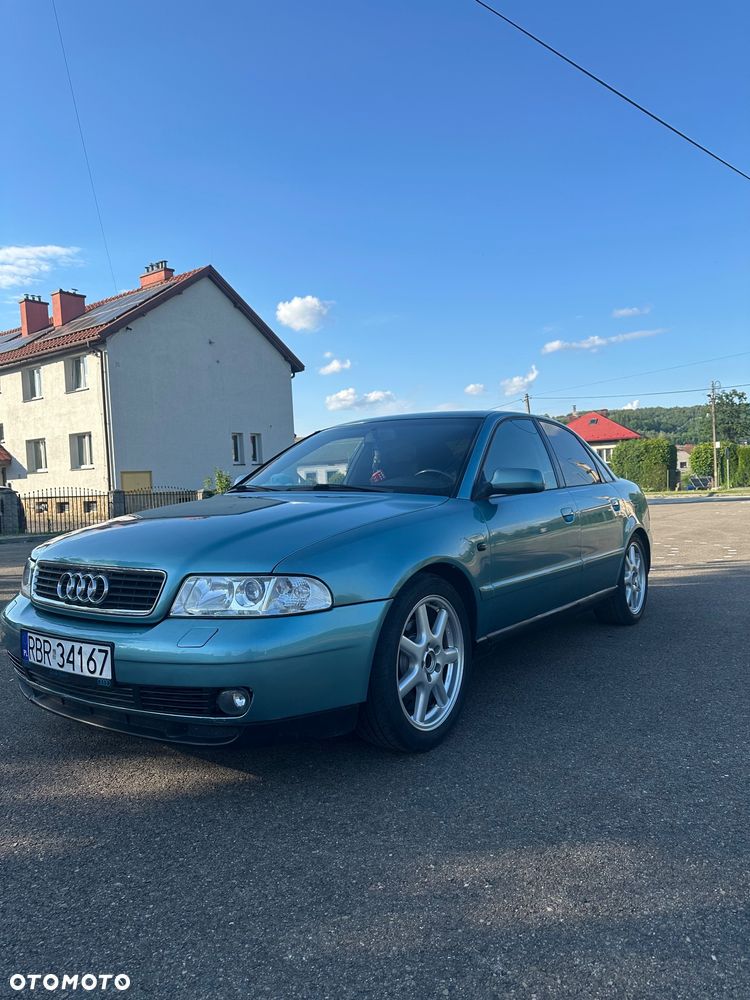 Audi A4 Limousine - 1