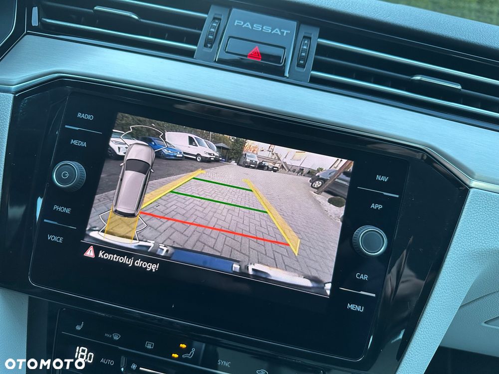 Volkswagen Passat Variant 2.0 TDI SCR DSG Elegance - 18