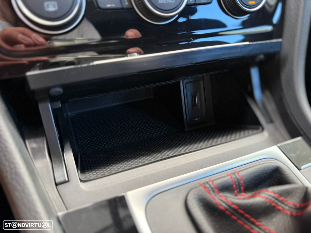 VW Golf 2.0 TSI GTI DSG Performance - 40