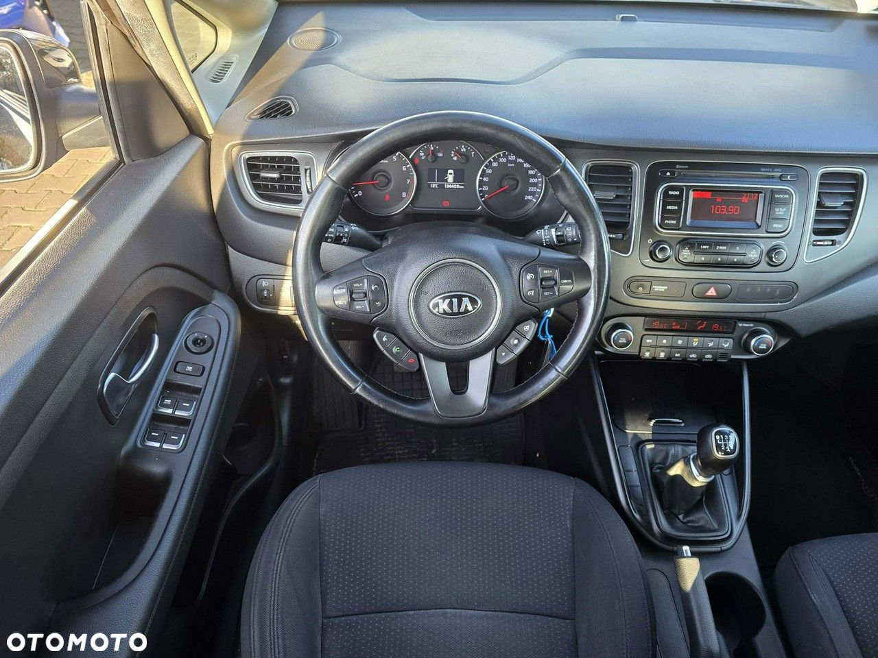 Kia Carens - 25