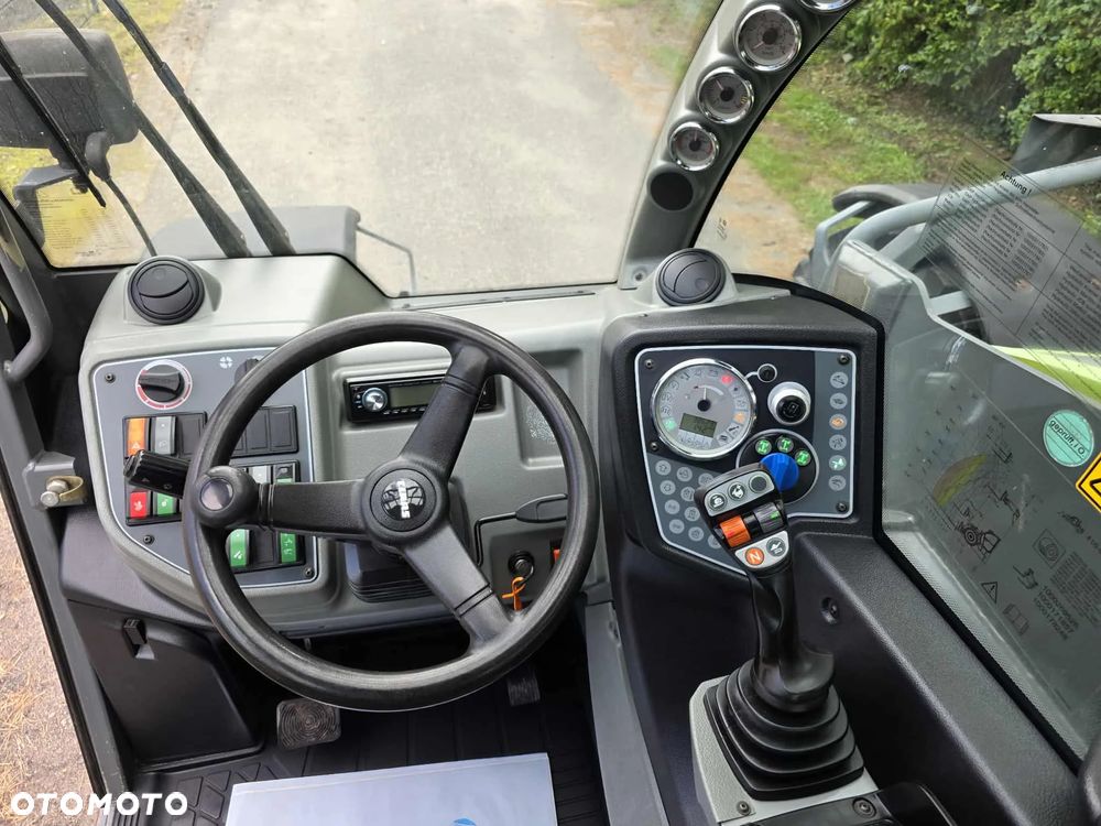 Claas Scorpion 7044 - 16