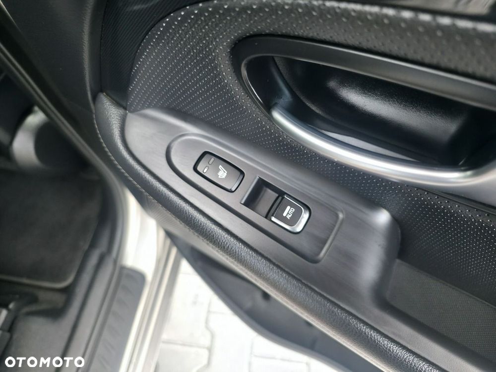 Kia Carens - 12