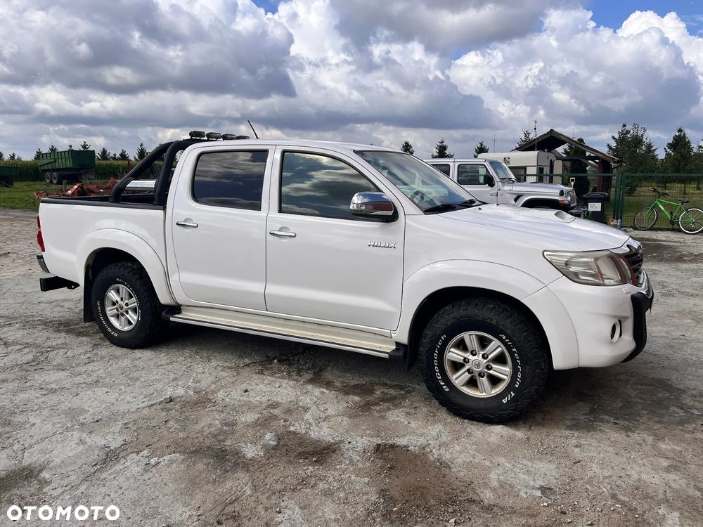 Toyota Hilux - 1