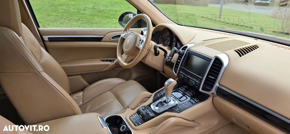 Porsche Cayenne Platinum Edition - 18