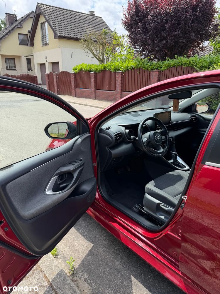 Toyota Yaris Hybrid 100 Active - 22