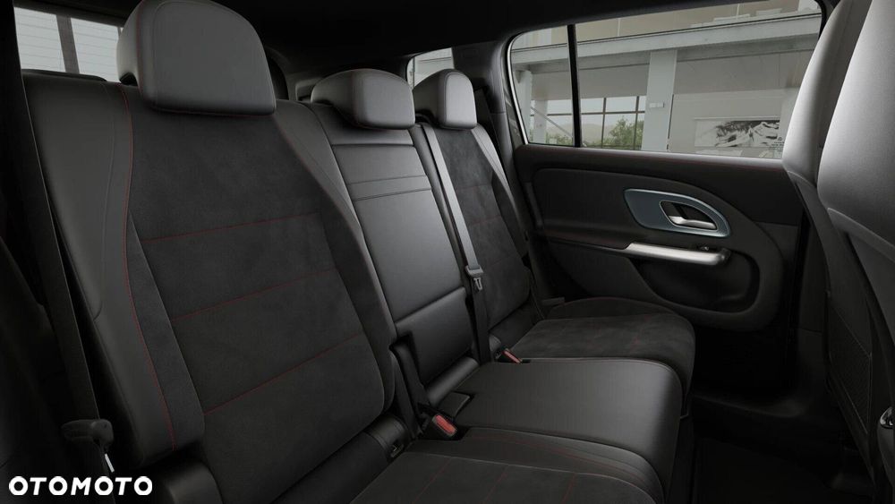 Mercedes-Benz GLB - 12