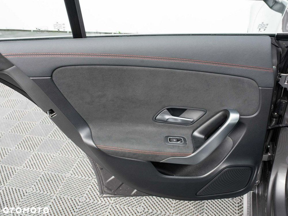 Mercedes-Benz CLA - 25