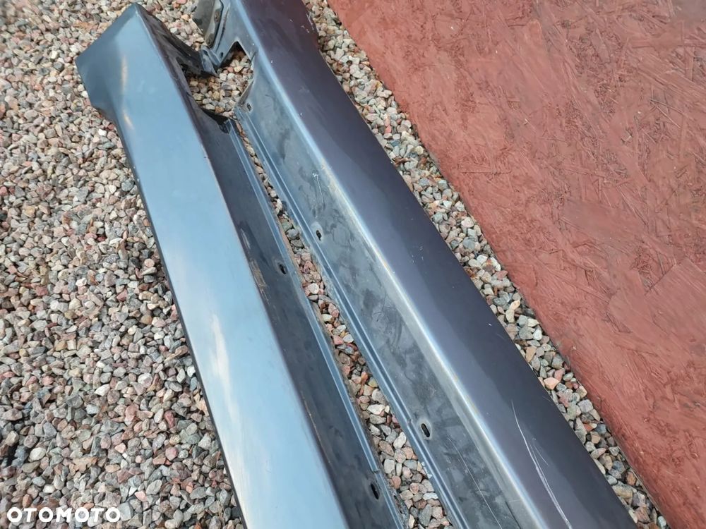 BMW E60 LCI / E61 LCI. ORYGINALNE NAKŁADKI NA PROG LEWA O NR: 7 178 125 / 7 178 126 OEM. W KOLORZE PLATINGRAU METALIC A68/7 - 7