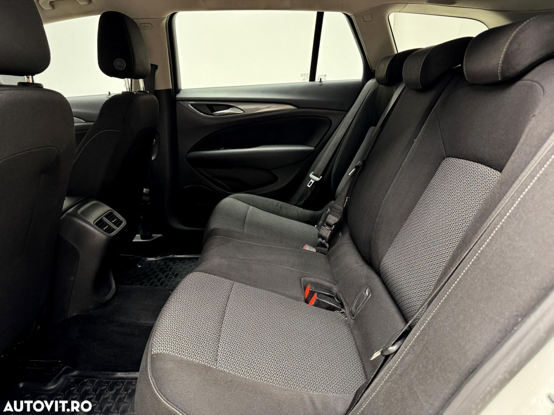 Opel Insignia - 10