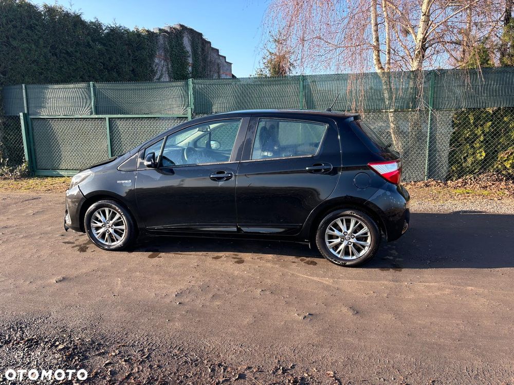 Toyota Yaris Hybrid 100 Dynamic - 6