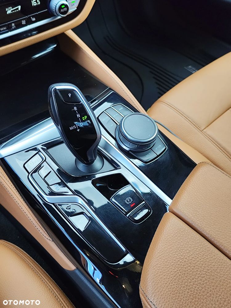 BMW Seria 5 530i GPF xDrive Luxury Line - 19