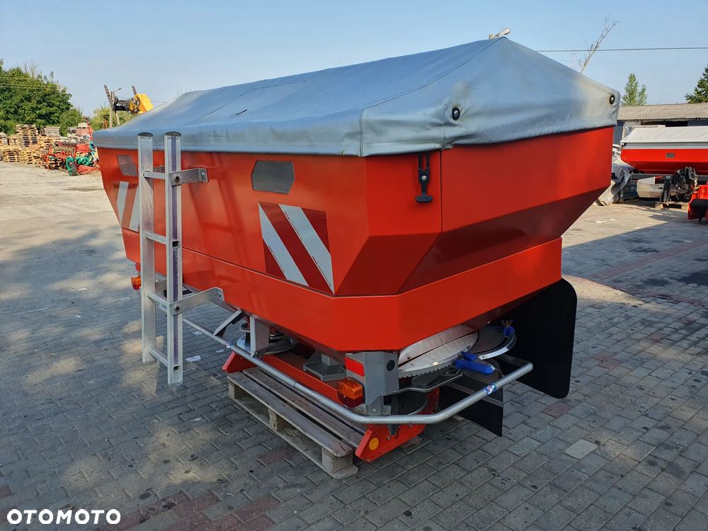 Kuhn Rozsiewacz AXIS 30.1 K 3.000 L - 12