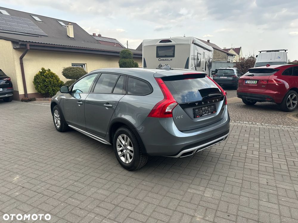 Volvo V60 Cross Country - 6