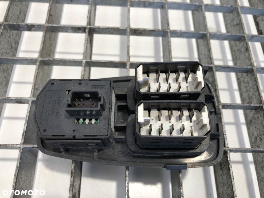 PRZEŁĄCZNIK SZYB LEWY+PRZEŁĄCZNIK REGULACJI LUSTEREK  SCANIA R-series R420 0431601 - 3