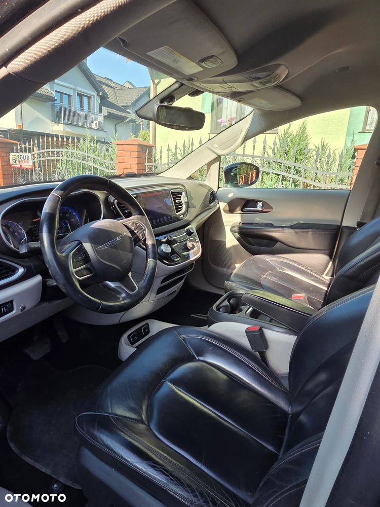 Chrysler Pacifica - 18