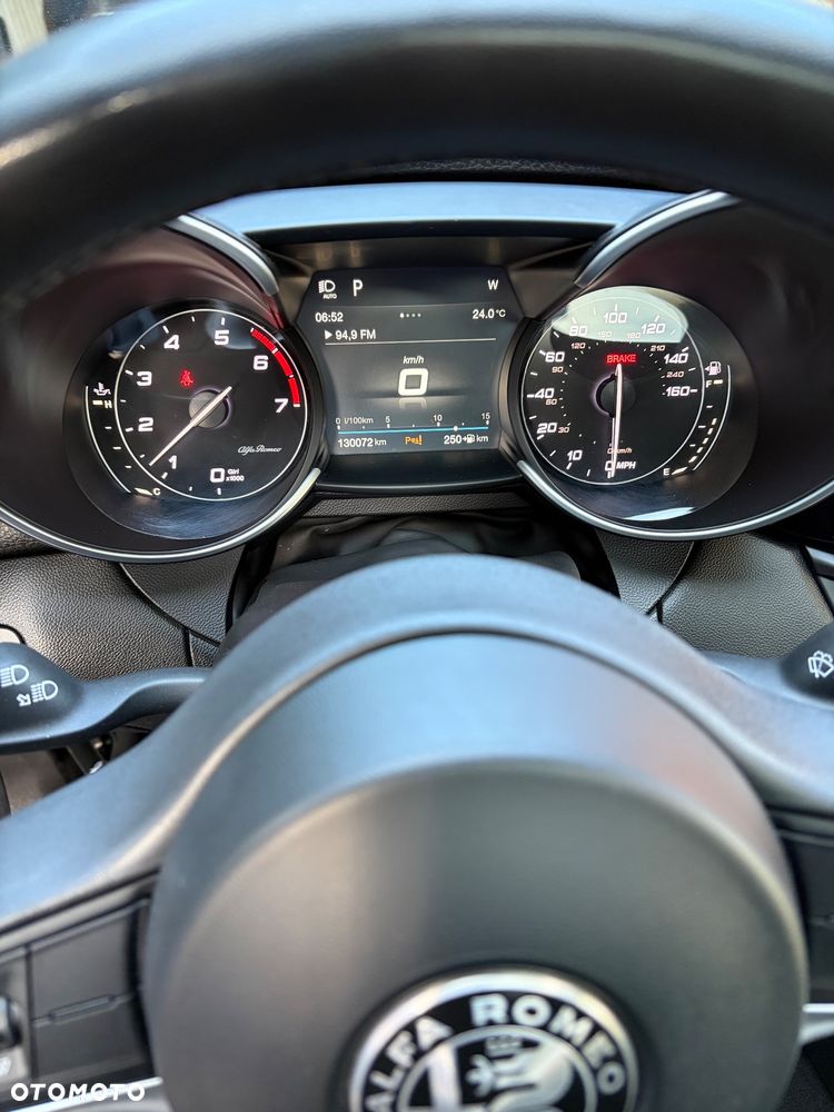 Alfa Romeo Giulia 2.0 Turbo Veloce - 12