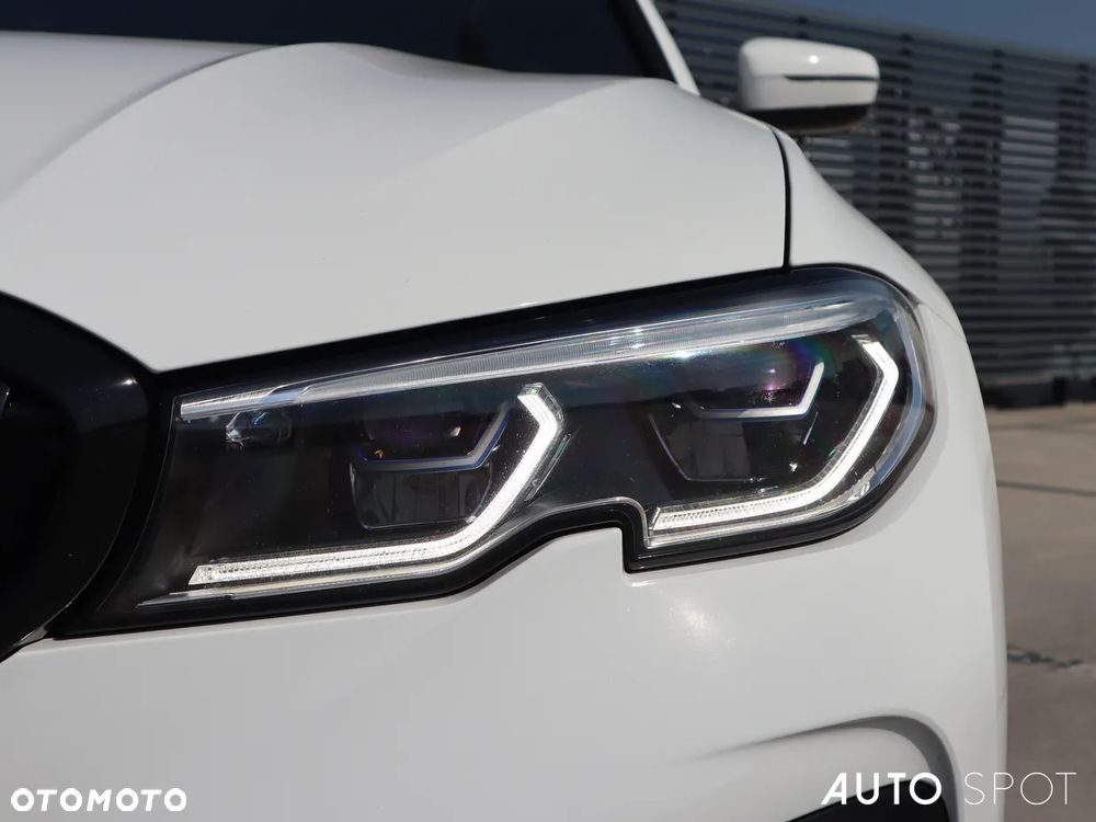 BMW Seria 3 320d xDrive M Sport - 12