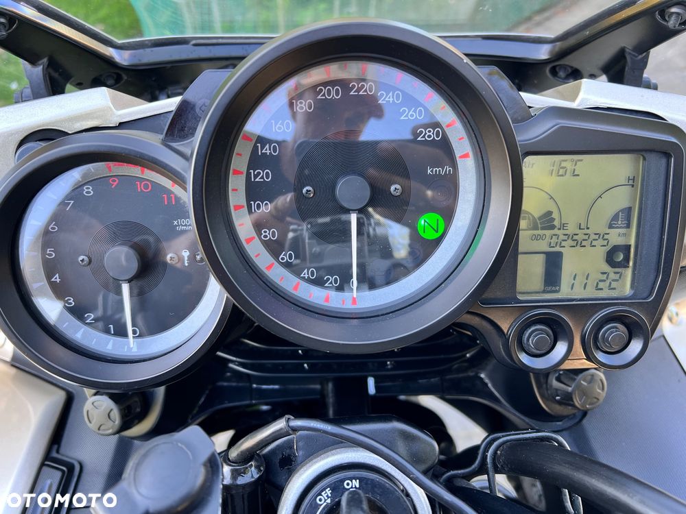 Yamaha FJR - 24