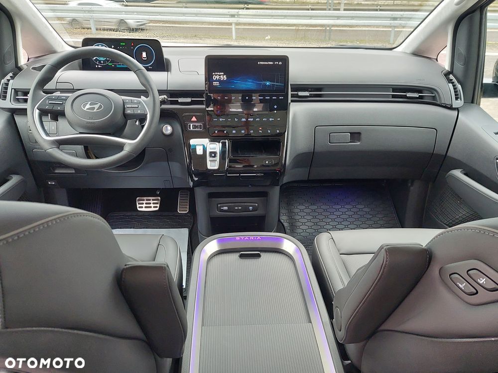 Hyundai Staria 1.6 T-GDI HEV Luxury - 16