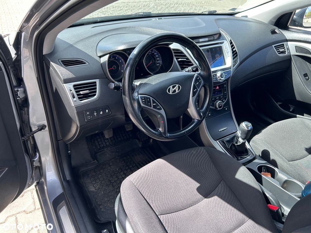 Hyundai Elantra 1.6 Style - 20