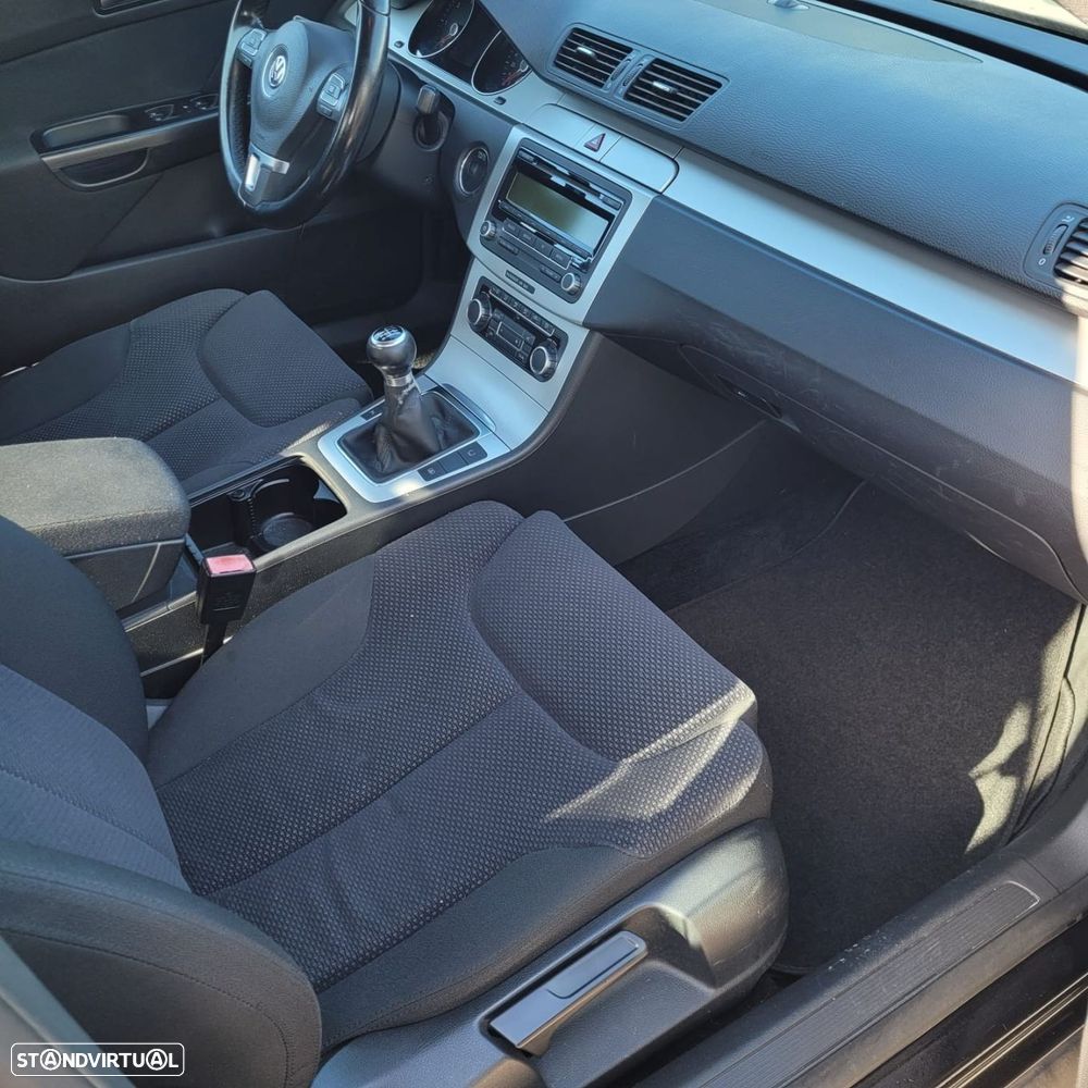 VW Passat 2.0 TDI Confortline - 20
