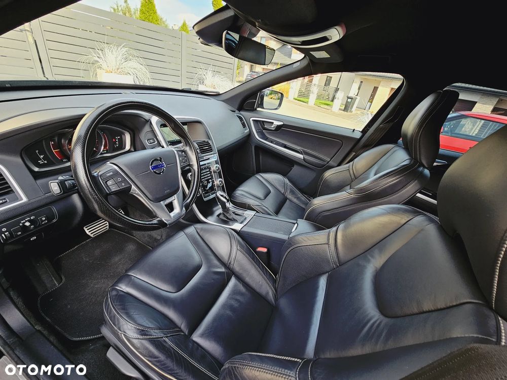 Volvo XC 60 D3 Drive-E R-Design Momentum - 4