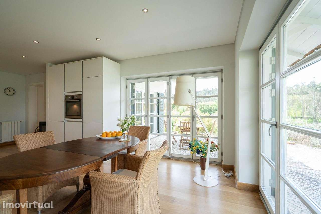 Moradia T3 em bom estado com terraço, piscina, jardim e garagem numa l - Grande imagem: 5/50