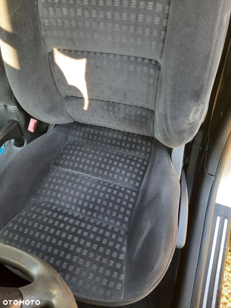 Volkswagen Passat 1.9 TDI Comfortline - 10