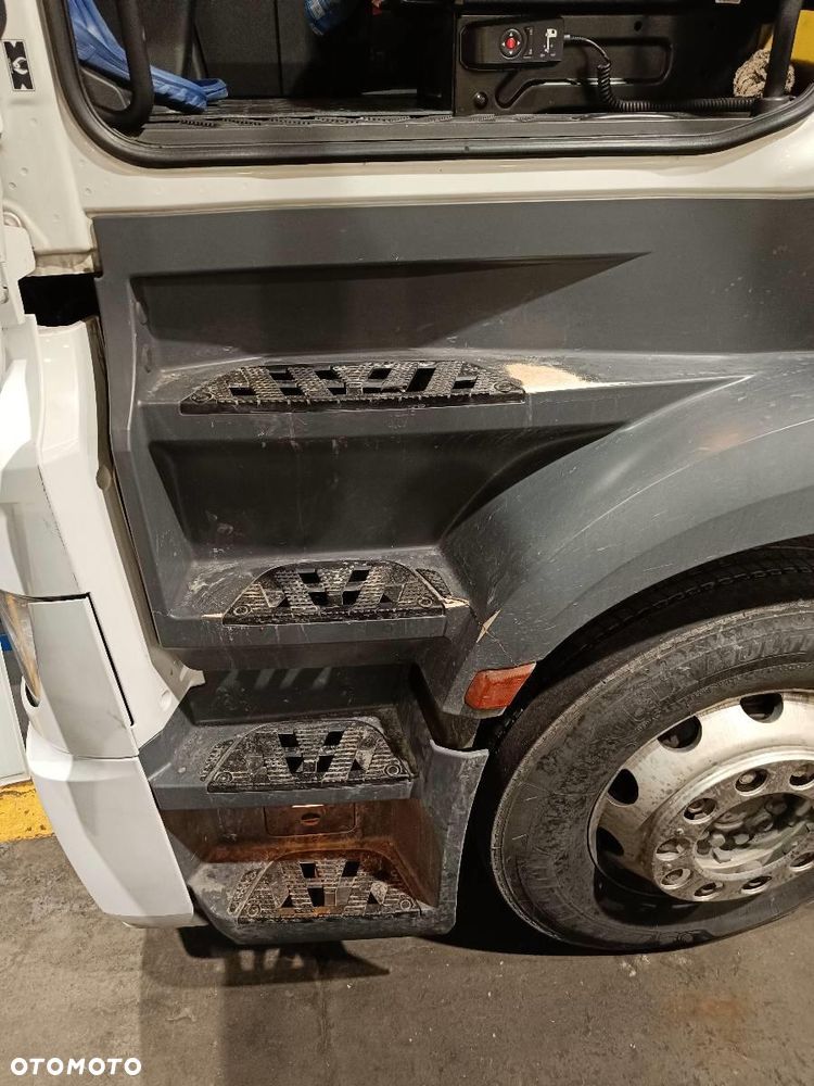 Mercedes-Benz 1846 - 11