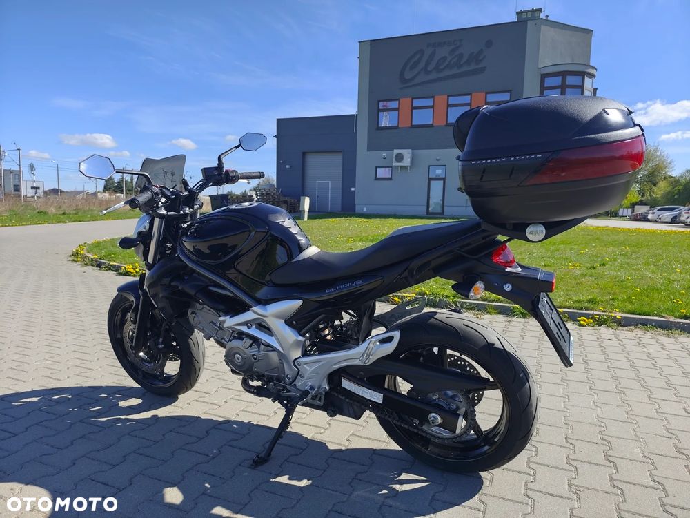 Suzuki Gladius - 4