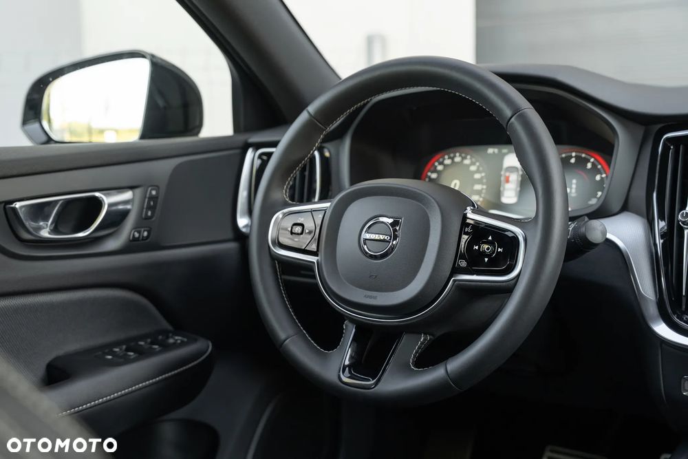 Volvo S60 B5 B AWD R-Design - 29